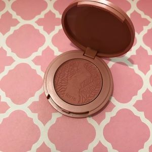 Tarte blush